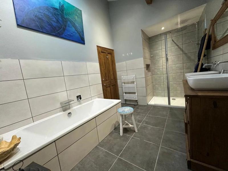 Maison en pierre - 239 m² - 8 pièces