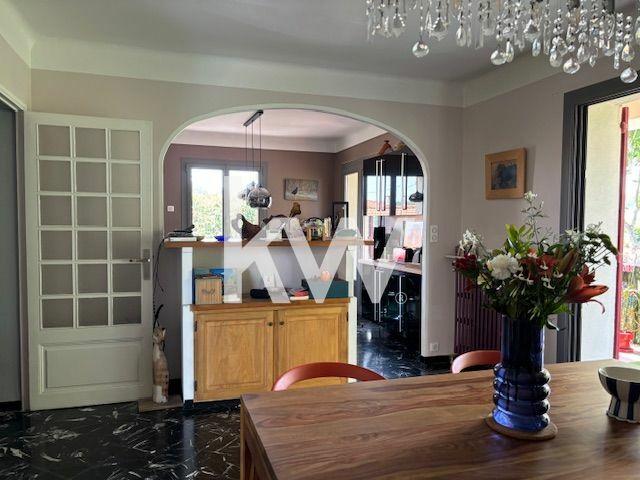 Maison - 215 m² - 4 pièces