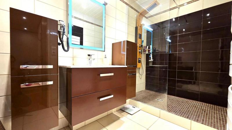 Appartement - 94 m² - 5 pièces