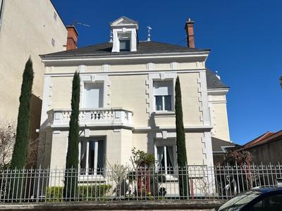 Maison - 263 m² - 10 pièces