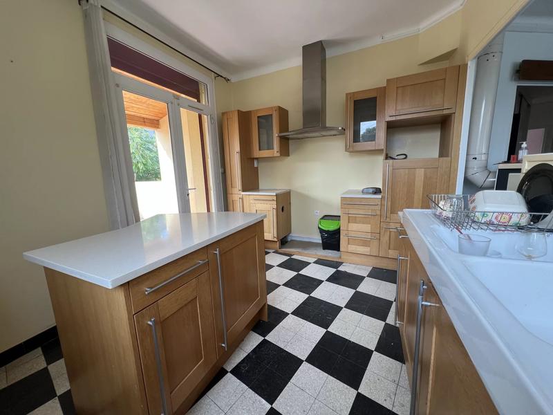 Immeuble - 180 m² - 7 pièces