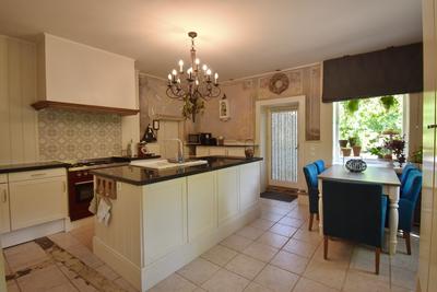 Maison - 328 m² - 12 pièces