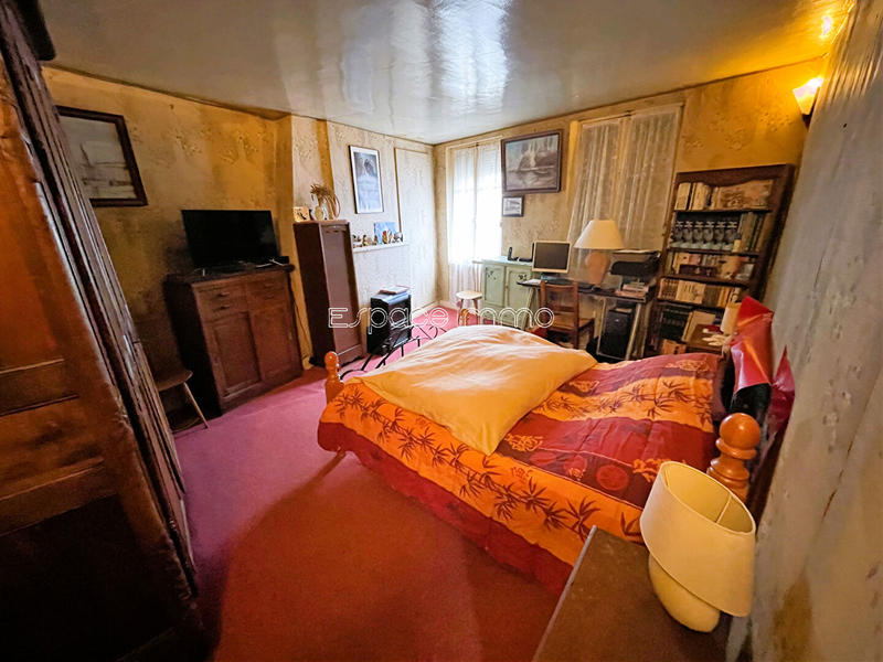 Immeuble - 130 m² - 7 pièces