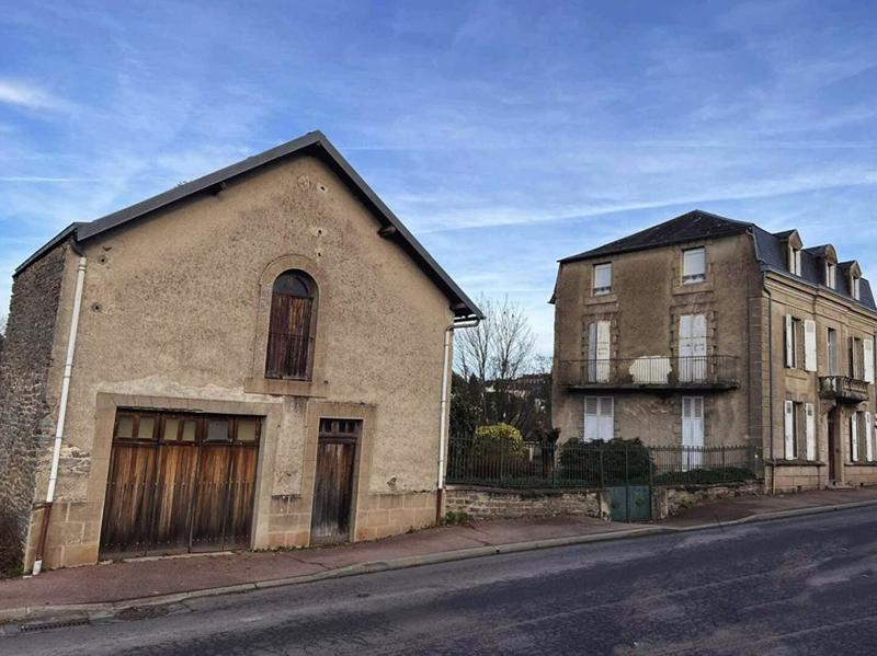 Propriété - 240 m² - 12 pièces