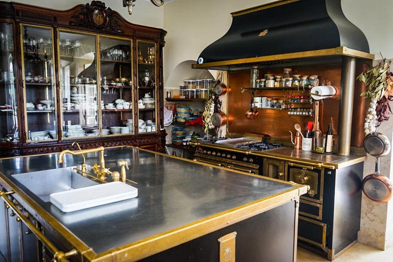 Château - 1 242 m² - 20 pièces