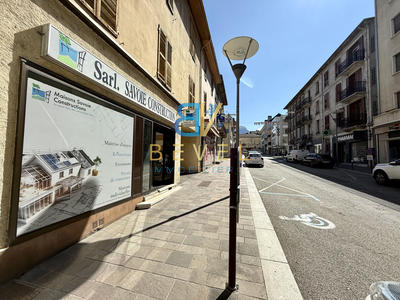 Local commercial - 111 m²