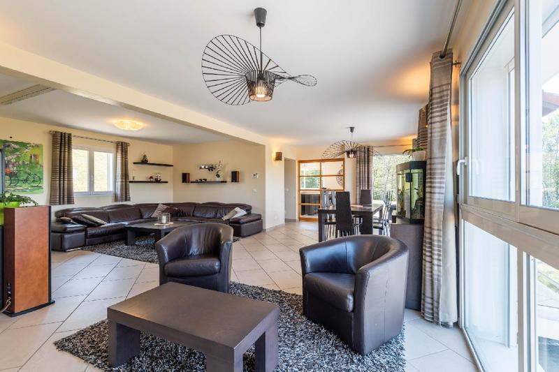 Maison - 238 m² - 7 pièces