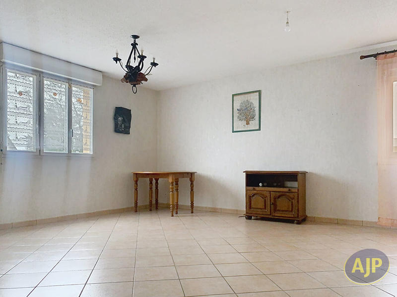 Maison - 93 m² - 5 pièces