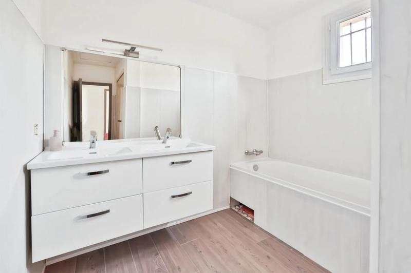 Maison - 240 m² - 9 pièces