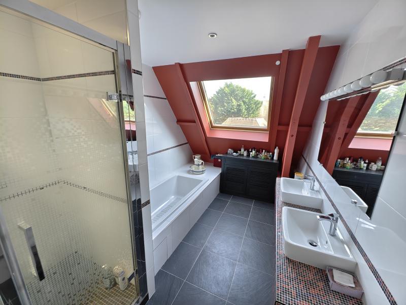 Maison - 332 m² - 9 pièces