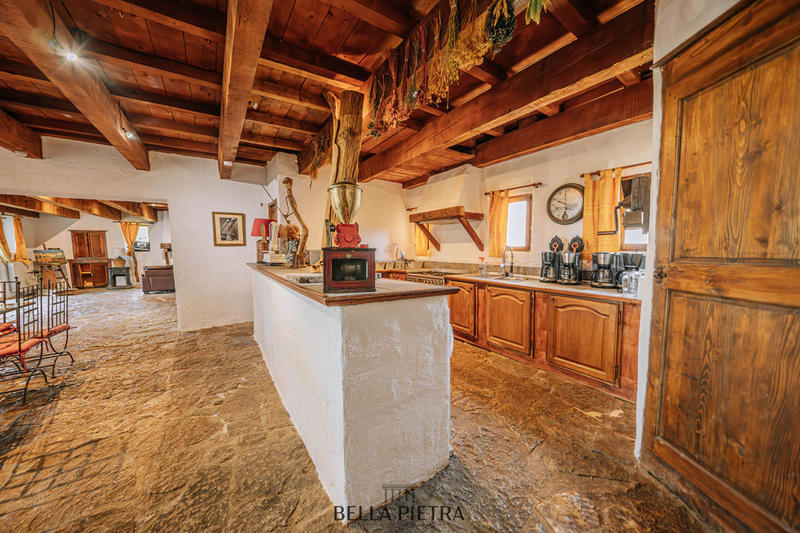 Mas - 1 650 m² - 40 pièces