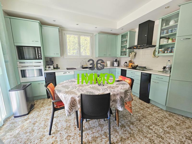 Maison traditionnelle - 201 m² - 8 pièces