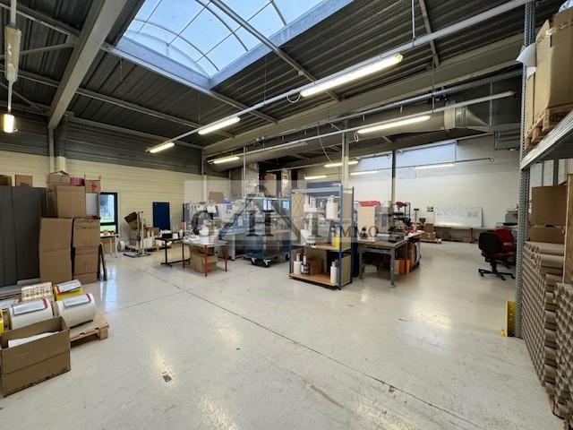 Entrepôt - 1 625 m²