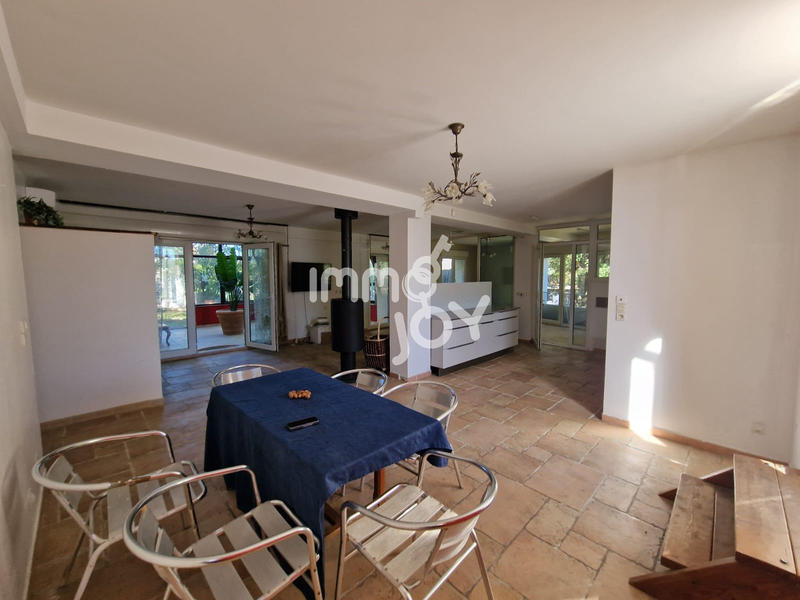 Maison - 206 m² - 6 pièces