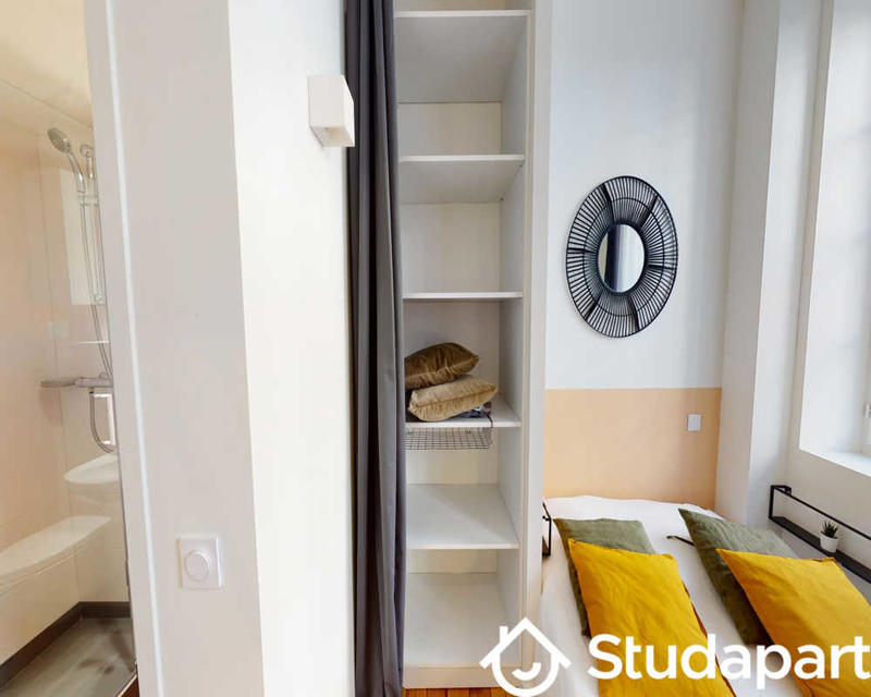 Chambre - 80 m² - 1 pièce