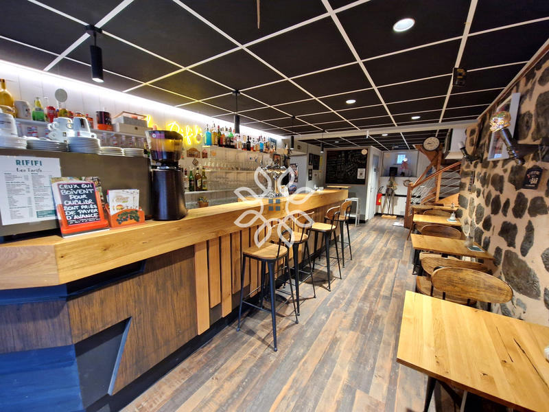 Maison - 236 m² - 9 pièces