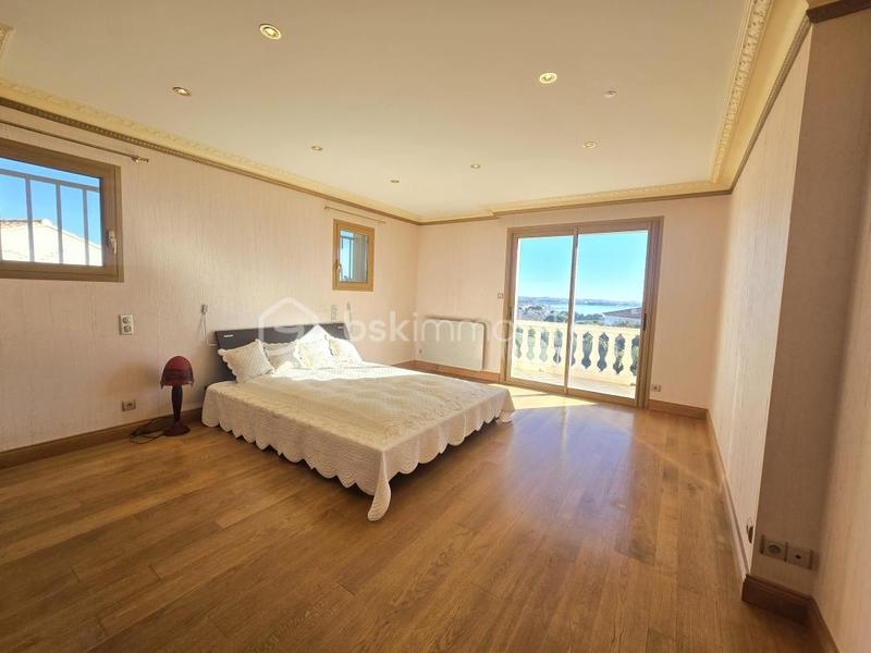 Maison traditionnelle - 250 m² - 5 pièces