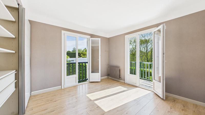 Maison - 270 m² - 13 pièces