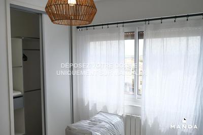 Chambre - 11 m² - 4 pièces