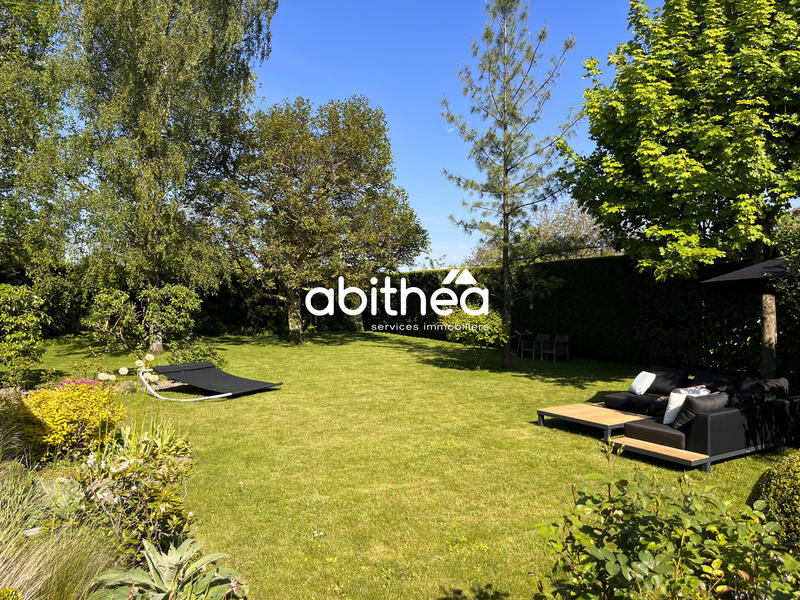 Maison - 330 m² - 11 pièces