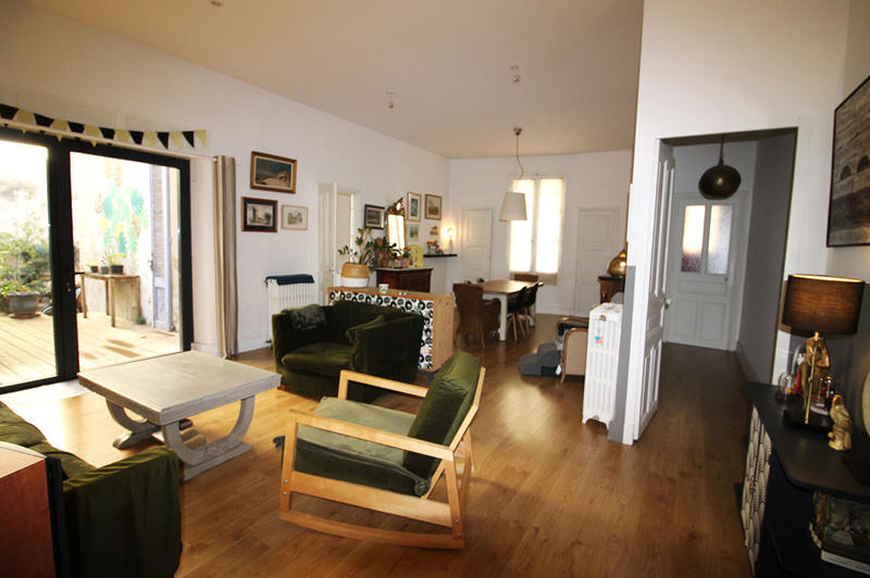 Maison - 250 m² - 9 pièces