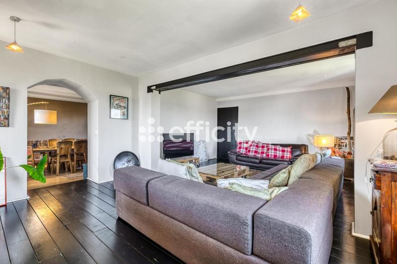 Maison - 228 m² - 9 pièces