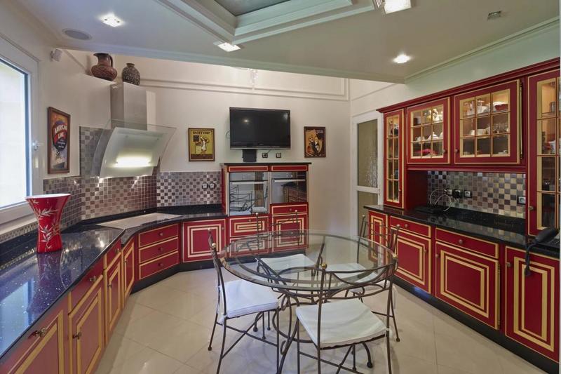 Maison - 700 m² - 15 pièces