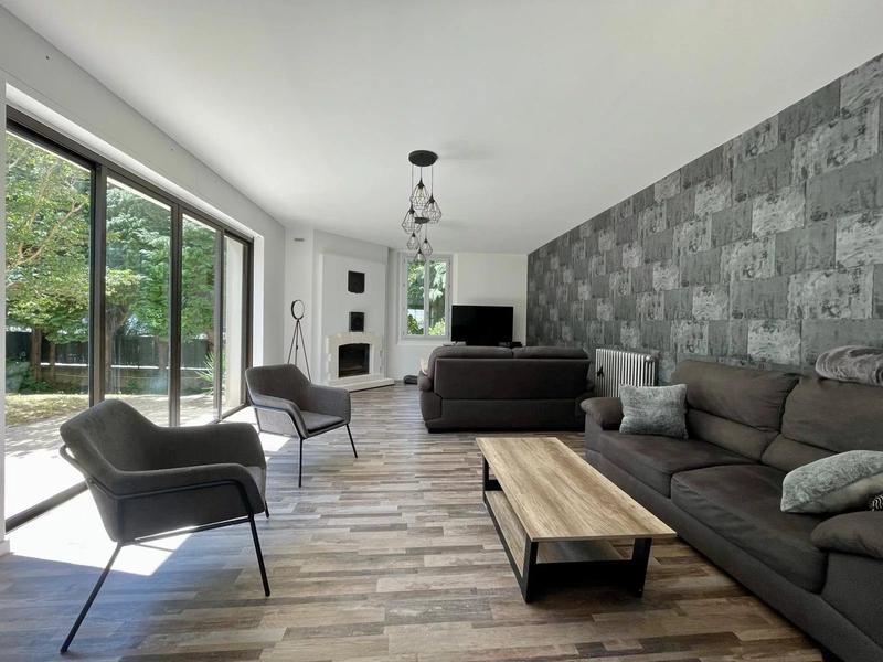 Maison - 298 m² - 8 pièces