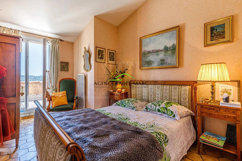 Maison - 298 m² - 9 pièces