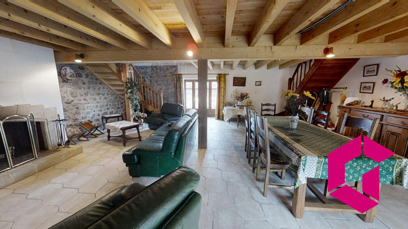 Maison - 180 m² - 7 pièces