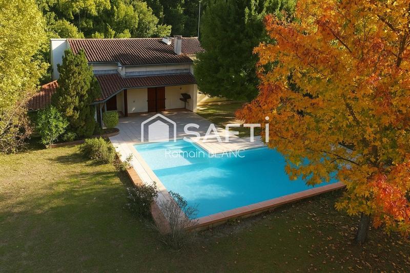 Maison - 227 m² - 7 pièces