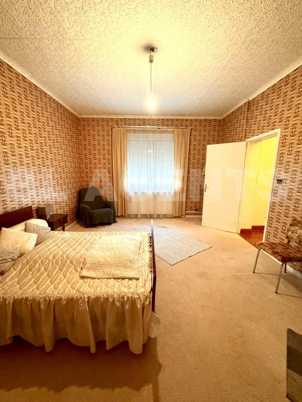 Maison traditionnelle - 187 m² - 6 pièces