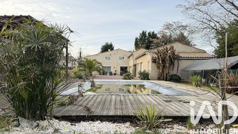 Maison - 223 m² - 9 pièces