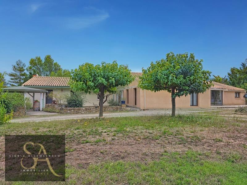 Maison - 250 m² - 13 pièces