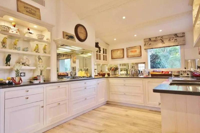 Villa - 300 m² - 7 pièces