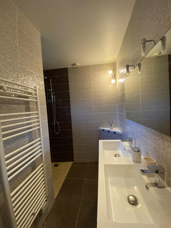 Maison - 202 m² - 7 pièces