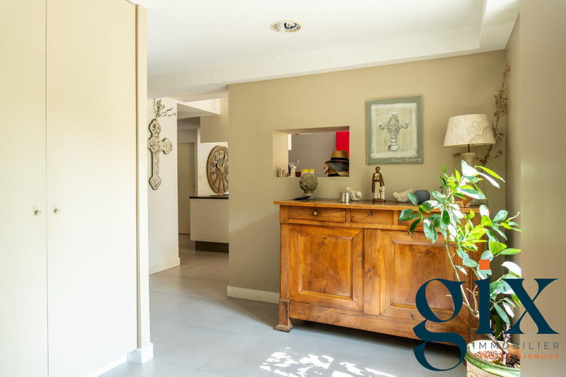 Maison - 266 m² - 8 pièces