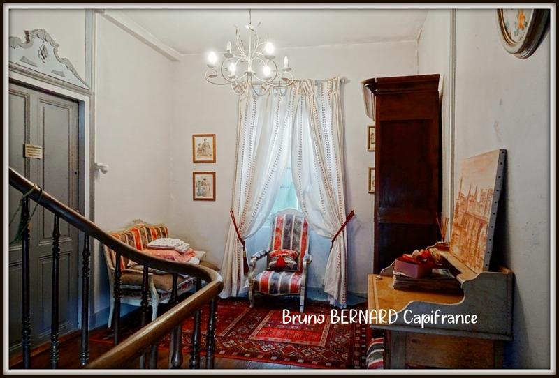 Maison - 733 m² - 23 pièces