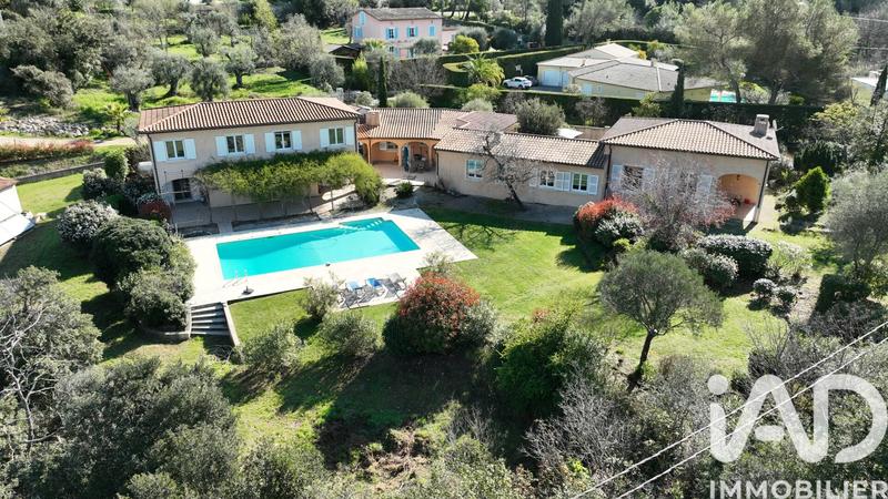 Maison - 433 m² - 16 pièces