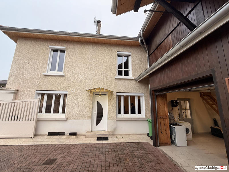 Maison - 90 m² - 5 pièces