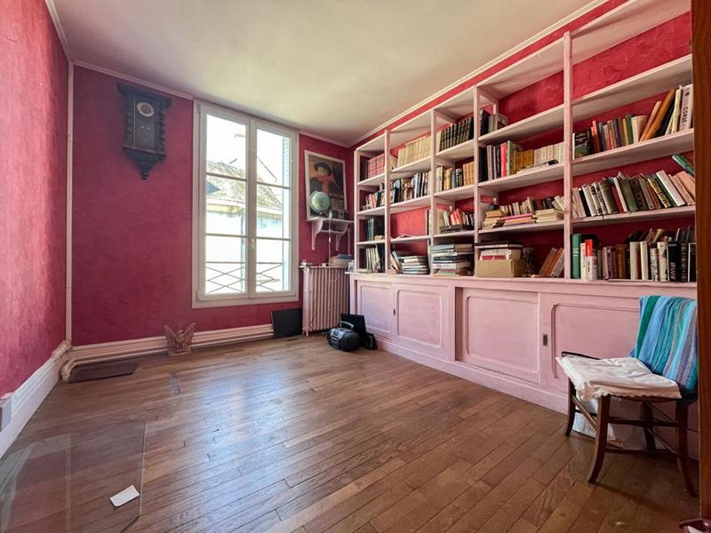 Maison - 224 m² - 11 pièces