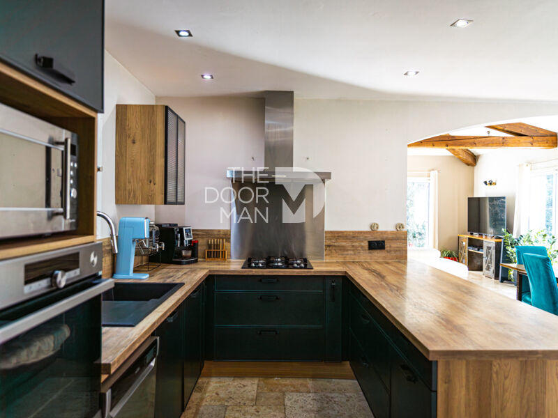 Villa - 167 m² - 6 pièces