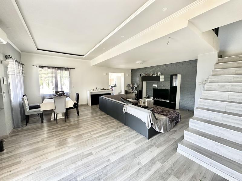 Maison - 216 m² - 7 pièces