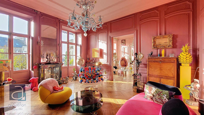 Maison - 327 m² - 11 pièces