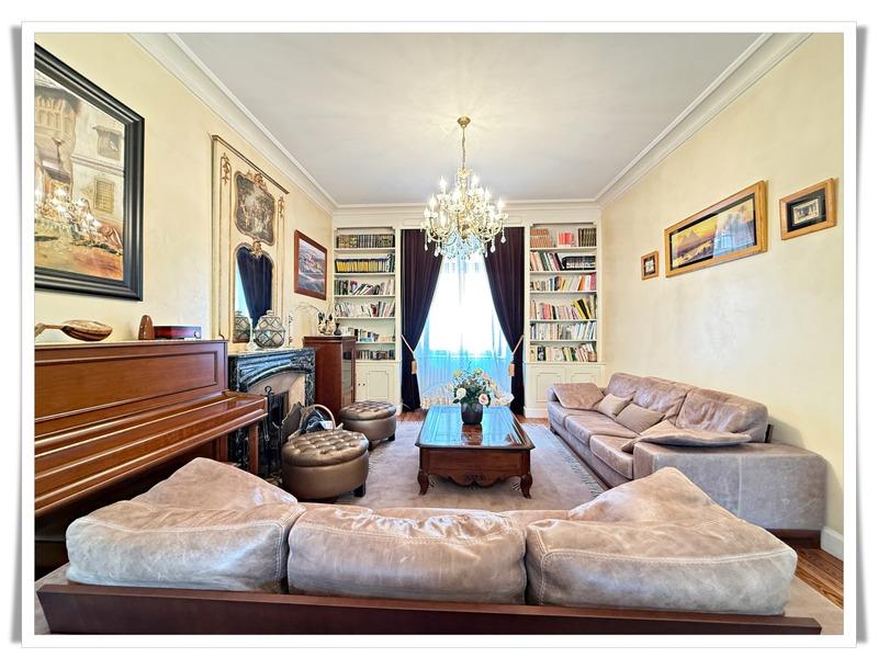 Maison - 290 m² - 12 pièces