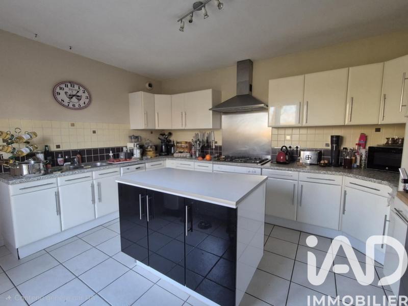 Maison - 189 m² - 8 pièces