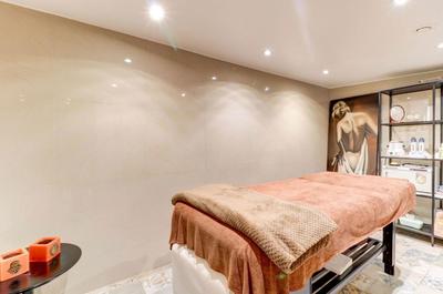 Beauté / Bien-être - 175 m² - 1 pièce