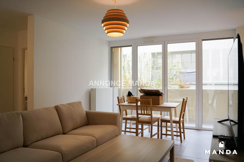 Chambre - 12 m² - 5 pièces