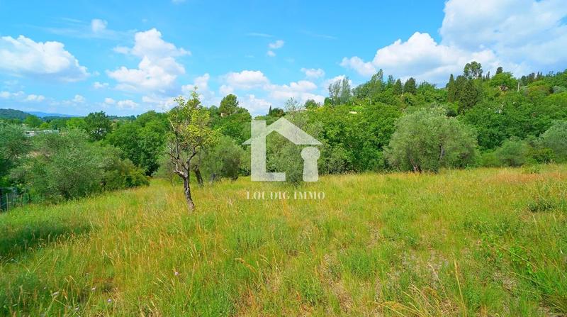 Terrain constructible - 4 500 m²