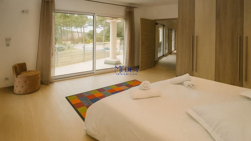 Villa - 340 m² - 10 pièces